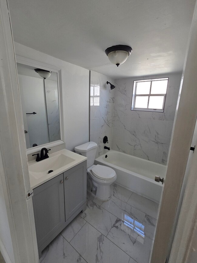 Photo - 325 W 18th St Unit 325