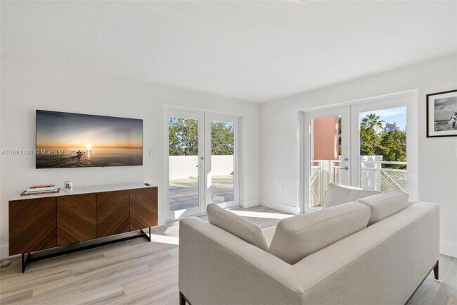 Photo - 1005 8th St Unit PH 4