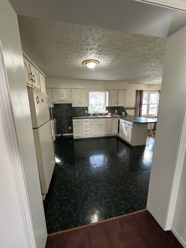 Photo - 962 W Main St