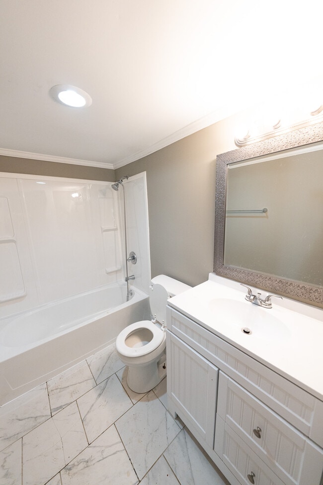 Photo - 1408 Katherine St NW