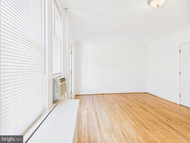 Photo - 205 E 33rd St