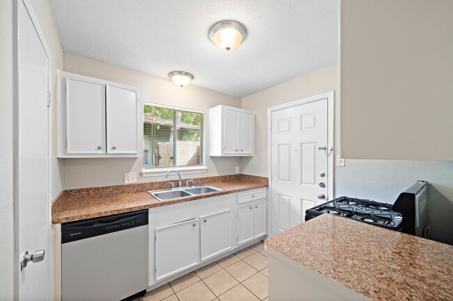 Photo - Lovely 3 Bedroom 2 Bath Duplex Home with Totally Private Backyard with Nice Wooden Privacy Fence!!