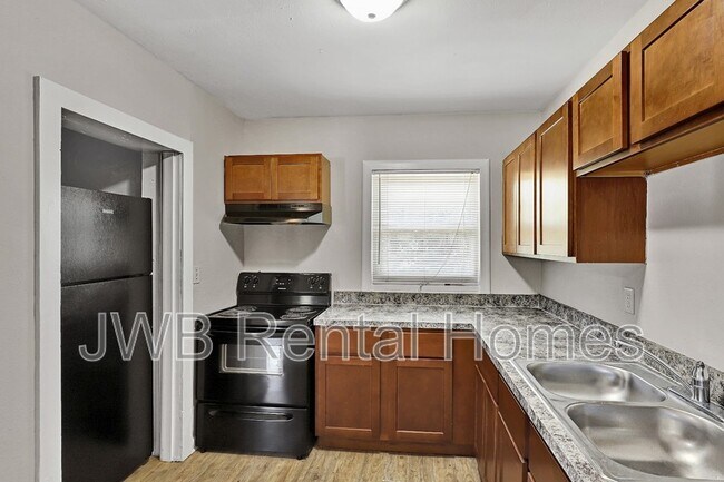 Photo - 31 E 45th St