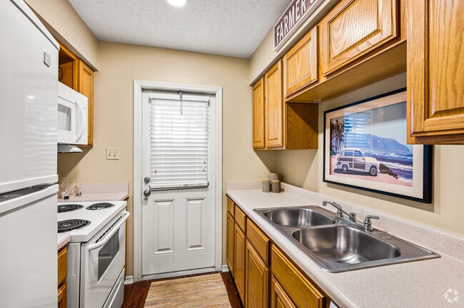 2BR, 2BA - 930SF B2