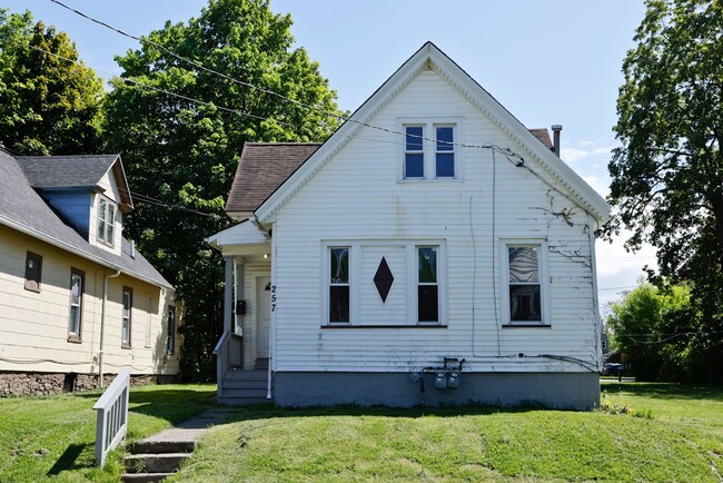 Photo - 257 Alphonse St Unidad Front