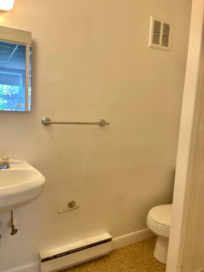 Photo - 9/1 No Fee!- Sunny, cozy studio near BU, Kenmore, Longwood!