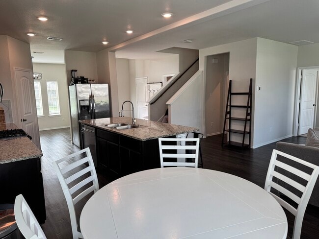 Photo - 16024 Dockside St