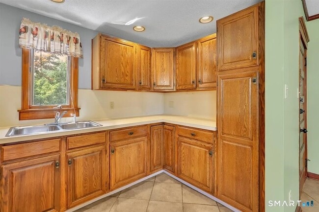 31 Brooklawn St Unit 2