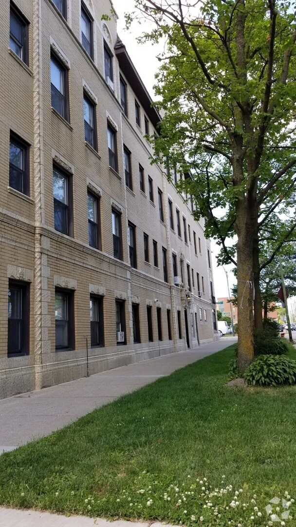 Building Photo - 4764 N Virginia Ave Unit A Rental