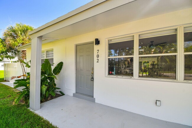 Photo - 702 NE 10th Ave