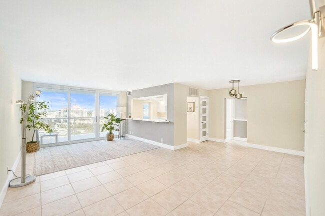 Photo - 2715 N Ocean Blvd Unidad 16F