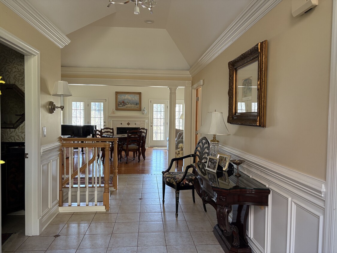 Entryway - 515 Farndale Rd (Pittsburgh, PA)