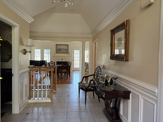 Entryway - 515 Farndale Rd Rental