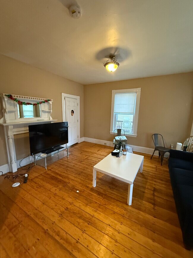 10 Eldora St