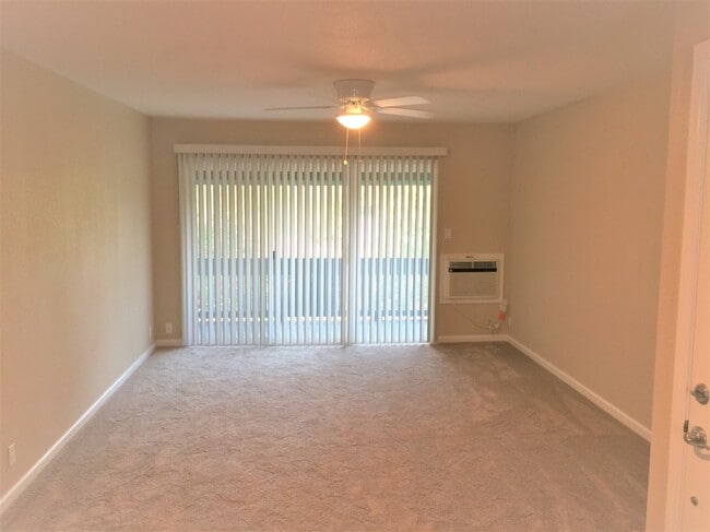 Living room - 1001 Murrieta Blvd Unidad 98