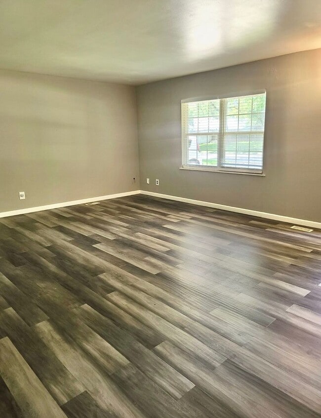 Photo - 610 Dogwood Dr