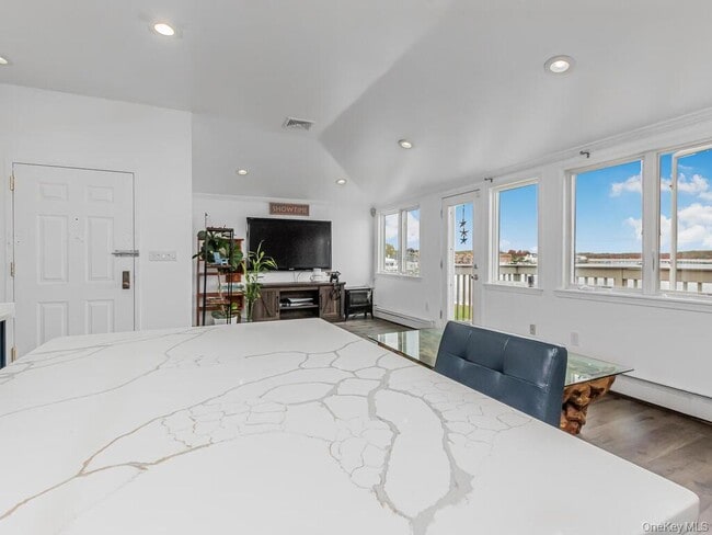 Photo - 240 Bowne St Unidad 240B