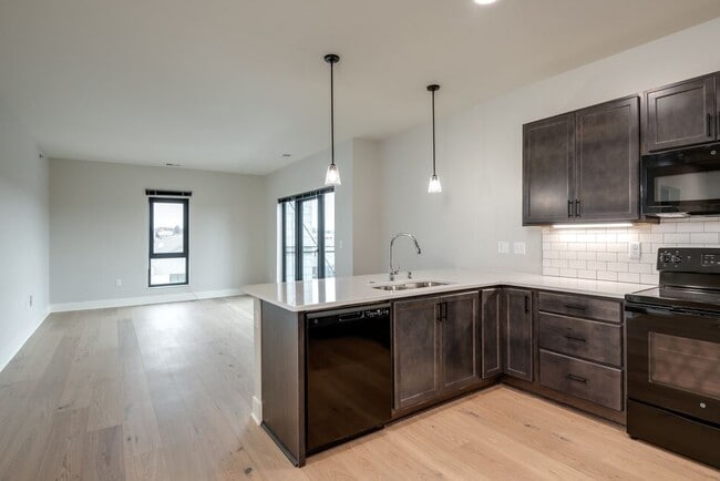 SIX65 Brookfield Apartments