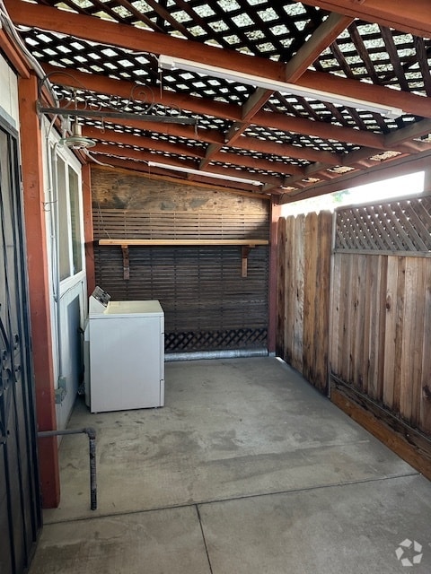 Building Photo - 310 W Lupton St Rental