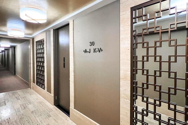 Photo - 20 W 64th St