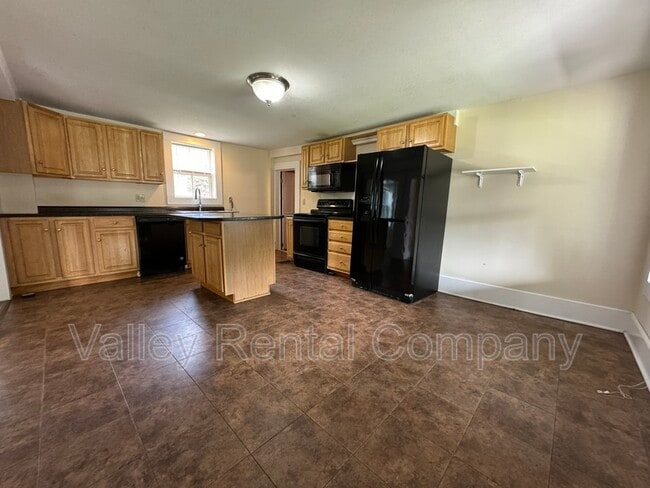 Photo - 28 School St