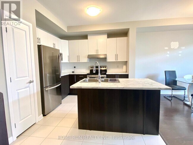 Photo - 415 Kayak St