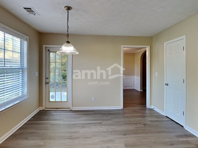 Photo - 820 Whitecrest Ct