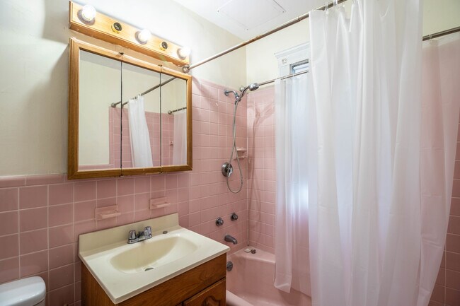 28 Commonwealth Rd Unit 1