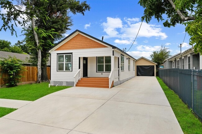 Photo - 225 Royder St