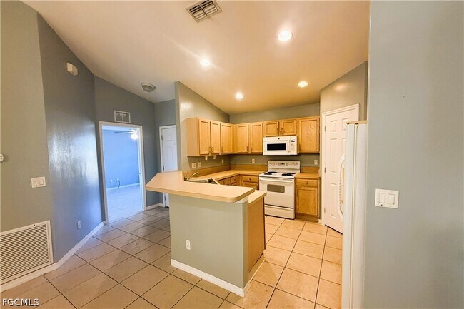 Photo - 609-611 Hawthorne Ave S