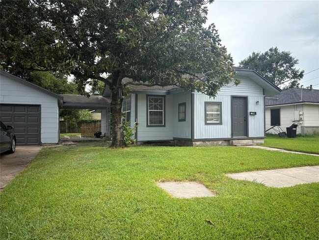Building Photo - 218 E 3rd St Rental