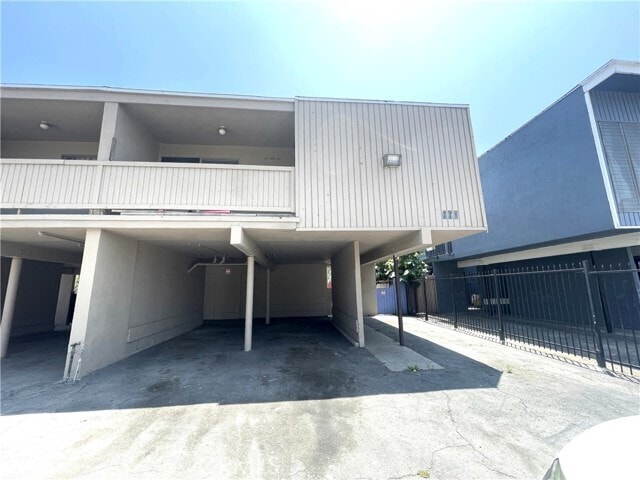 Building Photo - 660 E 6th St Rental