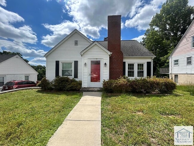 Building Photo - 1118 Oakgrove Ave