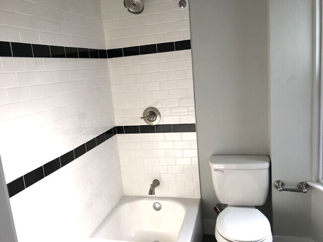 Photo - 5310 Pine St Unidad #1