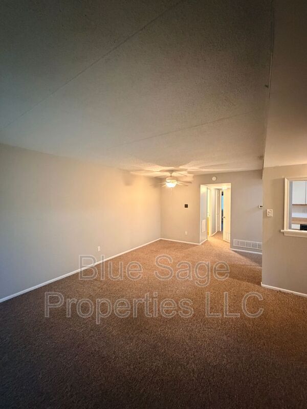 Photo - 768 Putnam Blvd