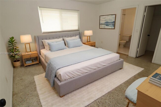 Photo - 951 SW 7th St Unit 5