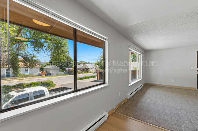 Photo - 2628 E Wellesley Ave Unidad 2