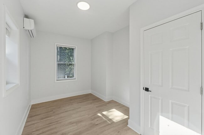 Photo - 2862 N Stillman St