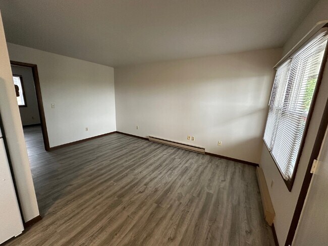 Photo - 1 Bedroom, 1 Bathroom Northside Apartment - Close to River Prairie Center Unidad 5