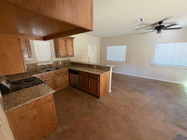 Photo - 156 Summer Creek Dr