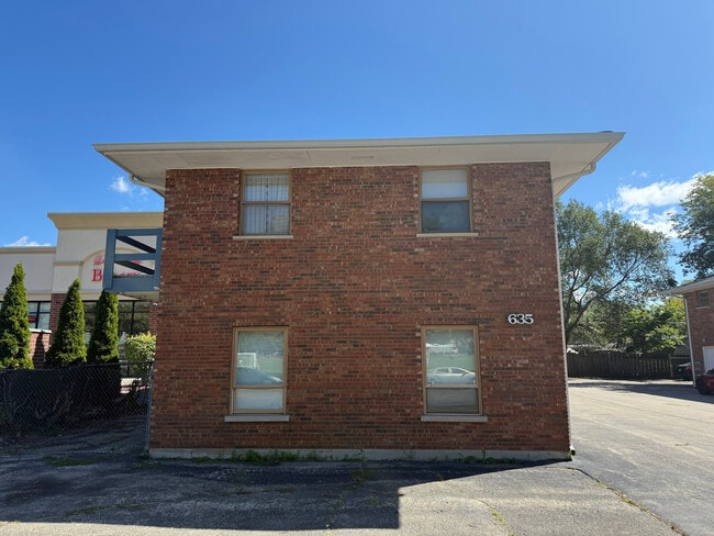 Building Photo - 635 N Elmwood Dr Rental