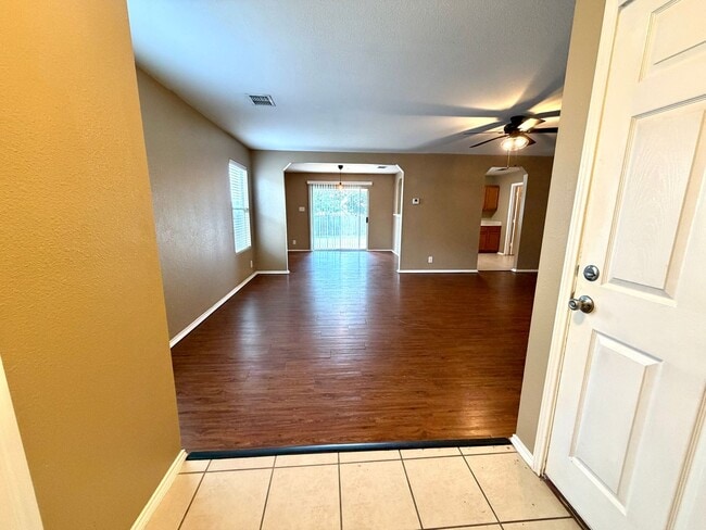 Photo - Spacious 3 Bedroom Home with Loft in Bulverde Village