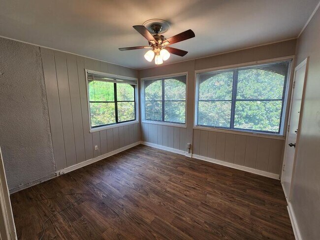 Photo - 67 Montre Square NW