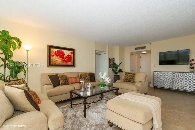 Building Photo - 19707 Turnberry Way Unit C