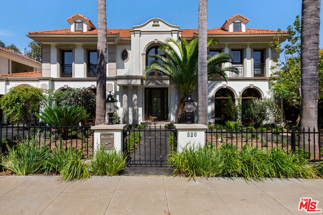 Building Photo - 520 N Palm Dr