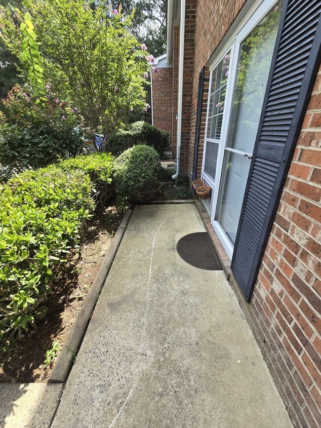 Photo - 118 Chaucer Ct
