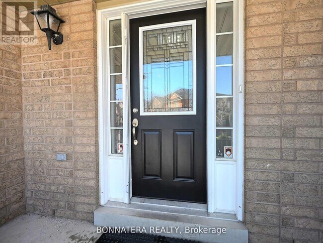 Photo - 409 Hobbs Crescent