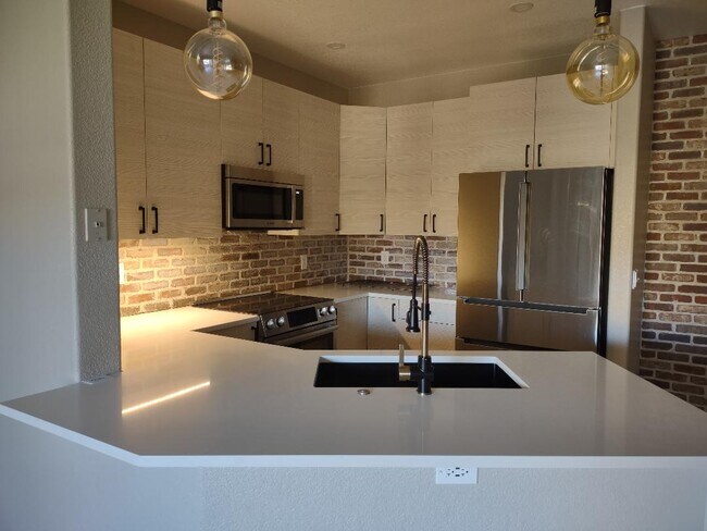 beautiful kitchen - 8318 S Independence Cir Unit 203