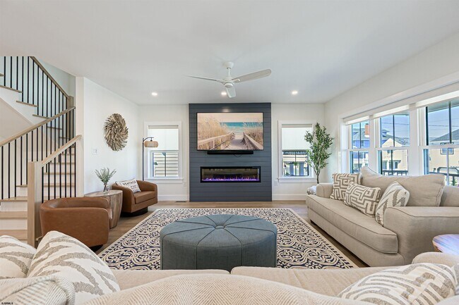 Photo - 26 S Rosborough Ave