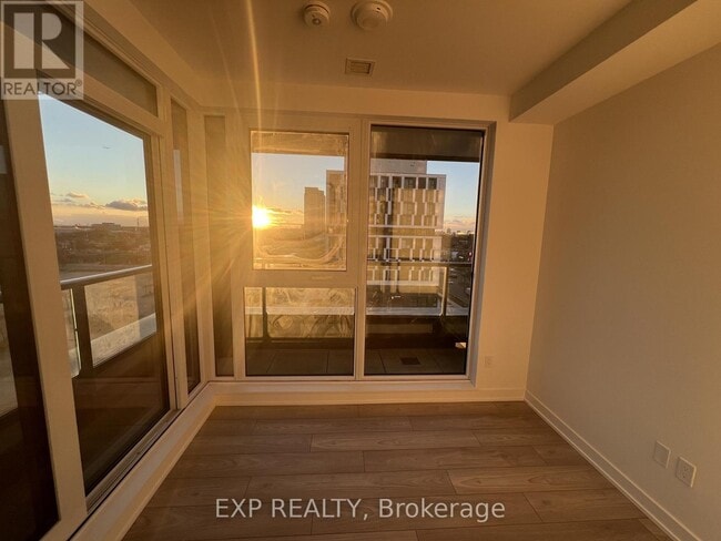 Photo - 1007 The Queensway Unité 625